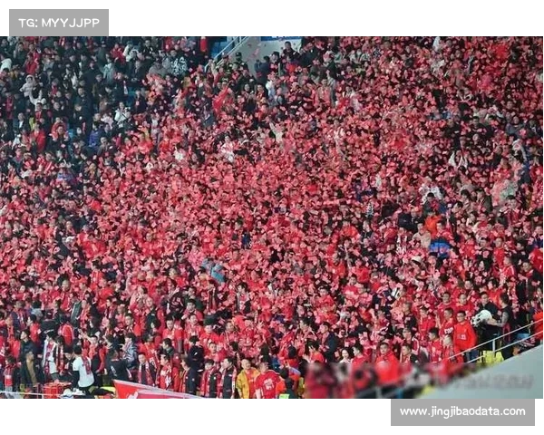 马德里街头球迷狂欢庆祝夺冠，警方加强秩序管控